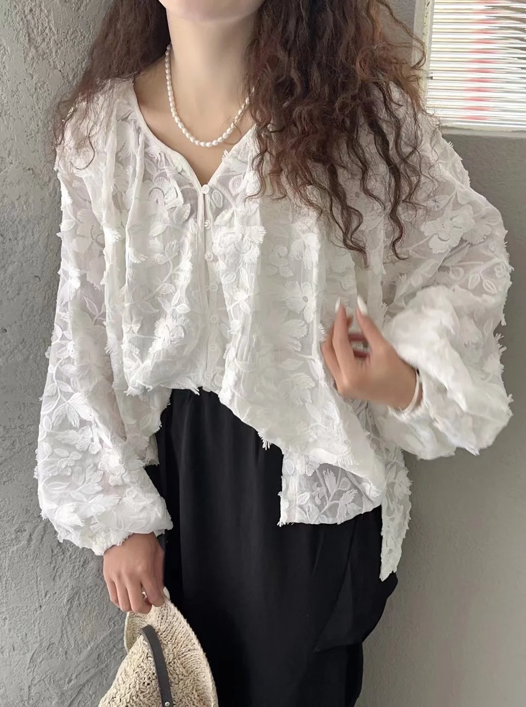 

BOLATU White Embroidered Cotton Linen Long Sleeve Women's Shirt Heavy Work New Style Commute Style V-neck Pure Color Spring