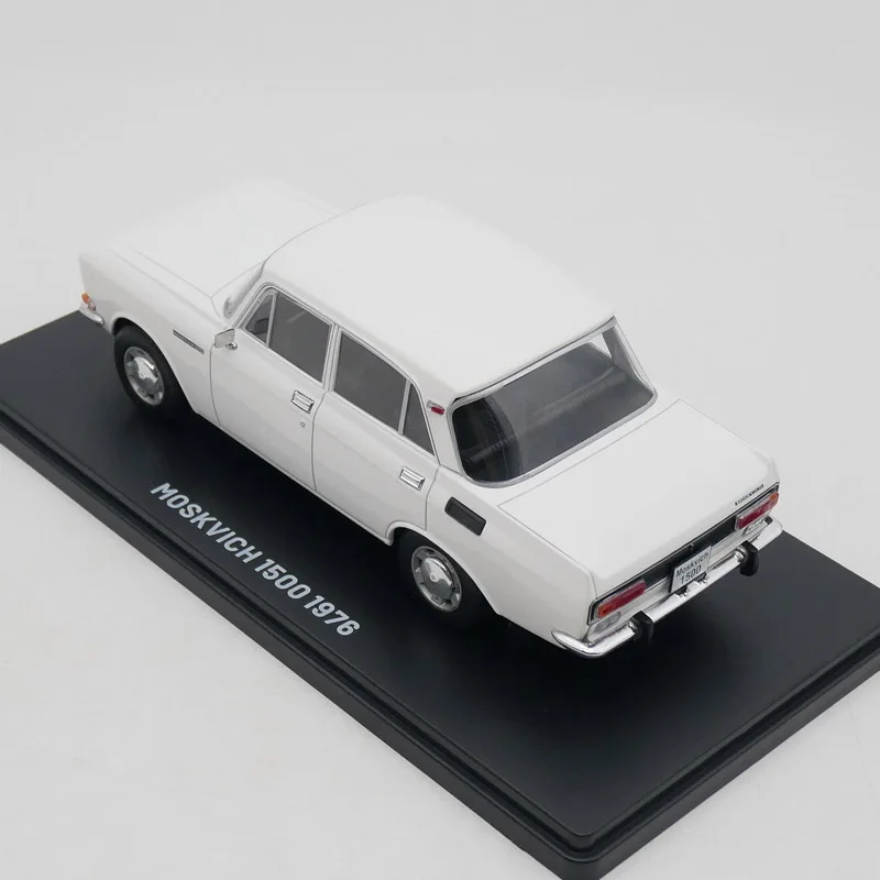 Diecast IXO 1:24 Scale Moskvich 1500 1976 Simulation Alloy Car Model Collection Gift Toys Souvenir Static Display Decration