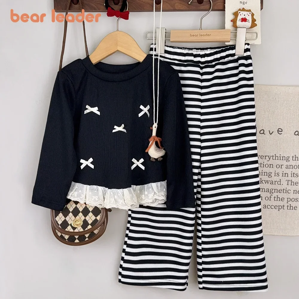 

Осенняя модная повседневная спортивная детская одежда Bear Leader, топ с длинными рукавами и черным бантом для девочек + брюки в полоску с принтом, комплект из двух предметов