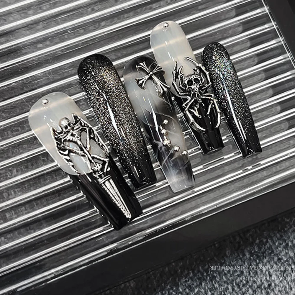 50 Stück Gothic Metall-Nagelcharms, dunkle Y2K-Legierungsdekoration mit Skelett-, Spinnen-, Kreuz- und Fledermaus-Motiven, Retro 3D-Nageldekor für Halloween – Detail 4