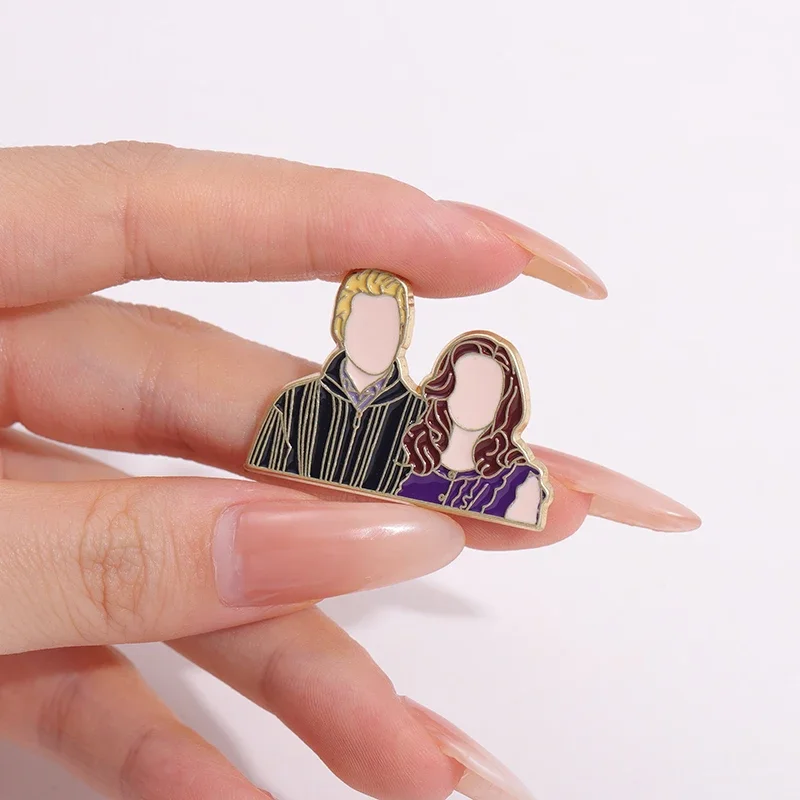 Movie Screen Couple Enamel Pins Custom Vampire Movie Character Brooches Lapel Badges Gothic Jewelry Gift for Friends