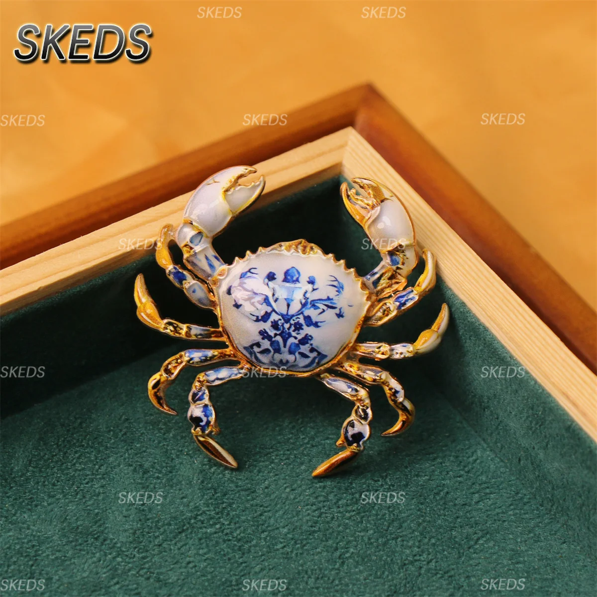 SKEDS Blue And White Porcelain Enamel Animal Brooch Hummingbird Cat Beetle Crab Lapel Pin Chinese Style Jewelry Gift For Women