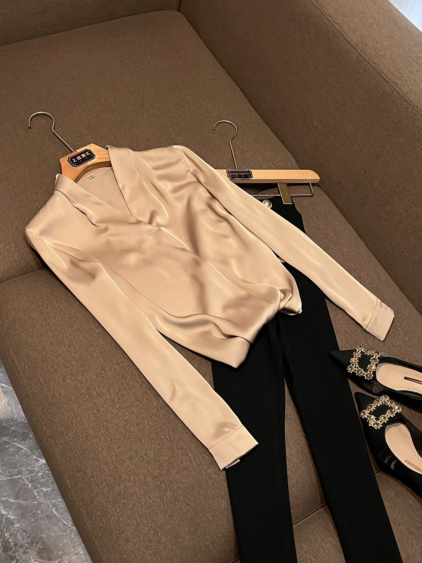 

Elegant V-Neck Long Sleeve Shirt Women's Slim Fit Commute Work Design Top Luxury Style Polyester Fiber Skin-Friendly Breathable