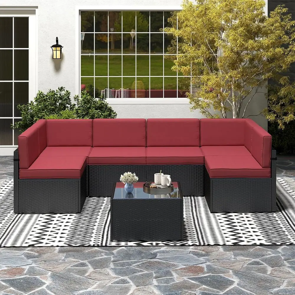 

7-местный комплект садовой секционной мебели из черного ротанга со стеклянным столом, подушками и винно-красными акцентами