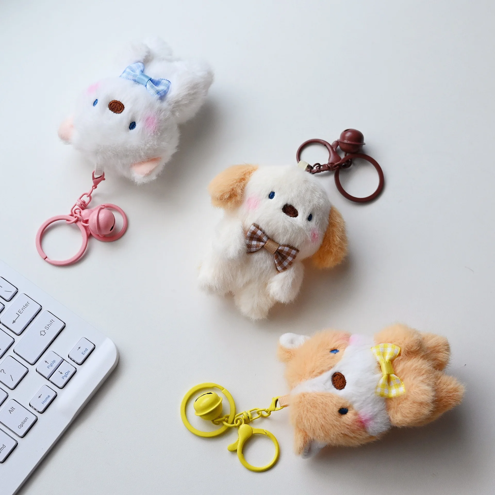 Filhote de cachorro dos desenhos animados família cavalo feliz boneca de pelúcia pingente chaveiro bonito gema de ovo pato realista pelúcia animal pingente saco decoração presentes