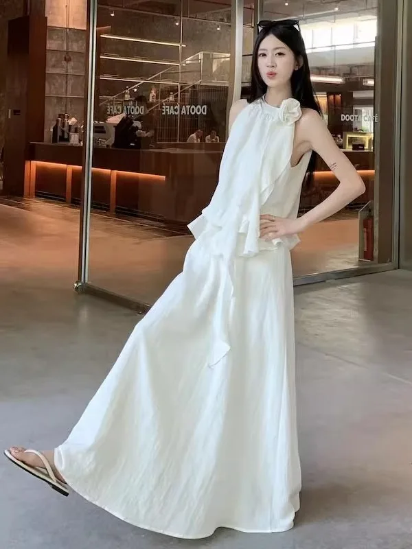 

Gentle Wind Style Women's Summer 2025 New Hanging Neck Sleeveless Top And Half Skirt Two-Piece Set Loose Fit Fashionable