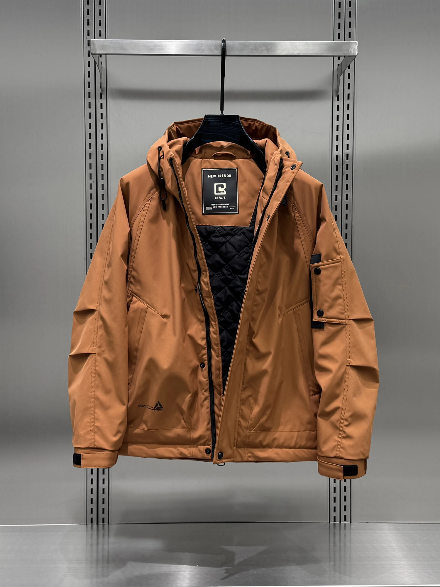 

Мужская повседневная хлопковая рабочая куртка, новая зимняя модель, уличная ветрозащитная куртка с флисовой подкладкой, длинными рукавами, на молнии, с капюшоном, молодежная, популярная