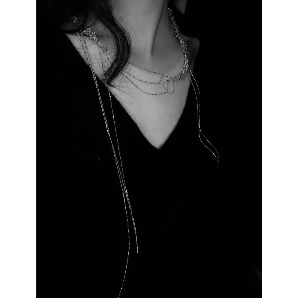 

New 2025 Fashion Classic European and American French Tassel Necklace Light Luxury Geometric Necklace Personalized Women's Party