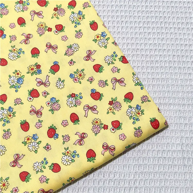 160x50cm Cute and Fresh Strawberry Printed Twill Cotton Fabric for Clothing Dresses Bedding Pet Clothes Handmade DIY Materials