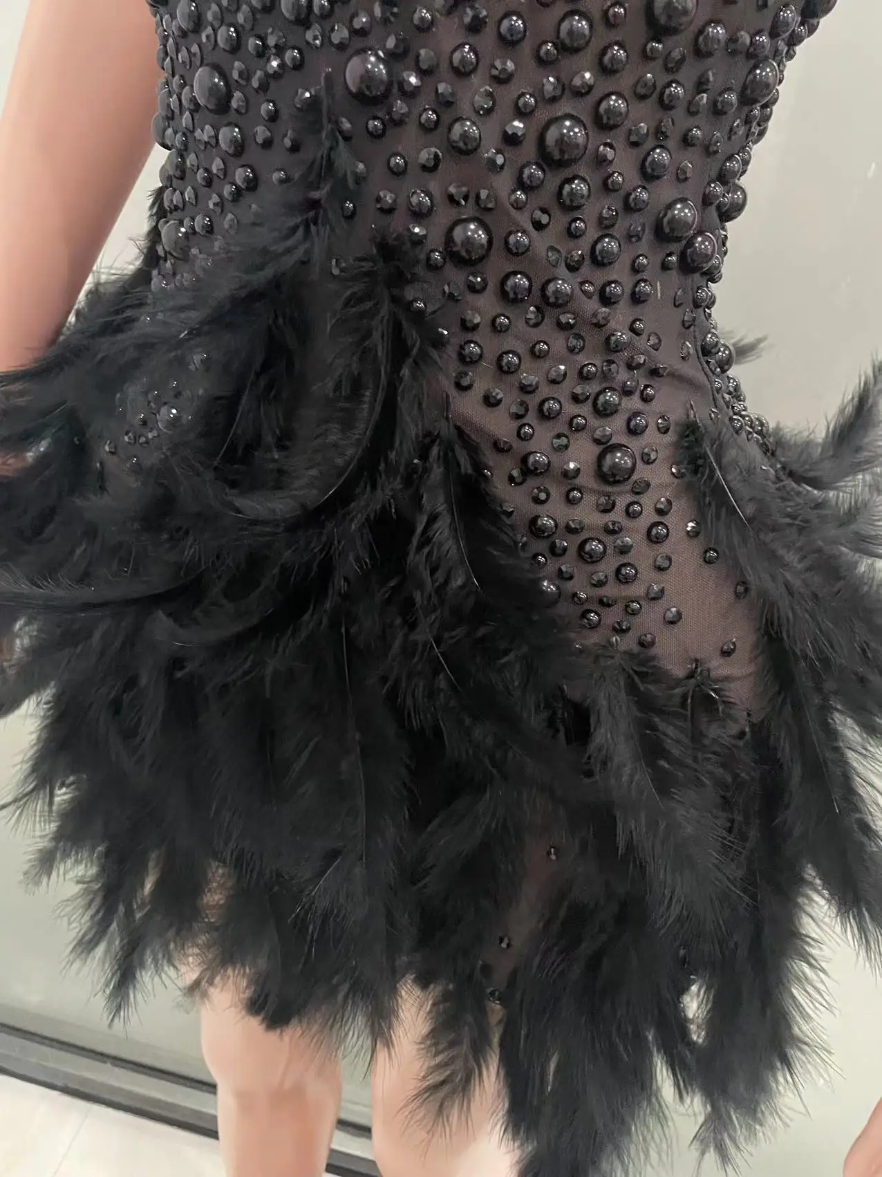 Mulheres Sexy Pearl Feather Open Back Dress, Cantora Feminina, Traje de Performance de Palco, Pescoço Pendurado, Clube, Festa de Aniversário, Em Stock