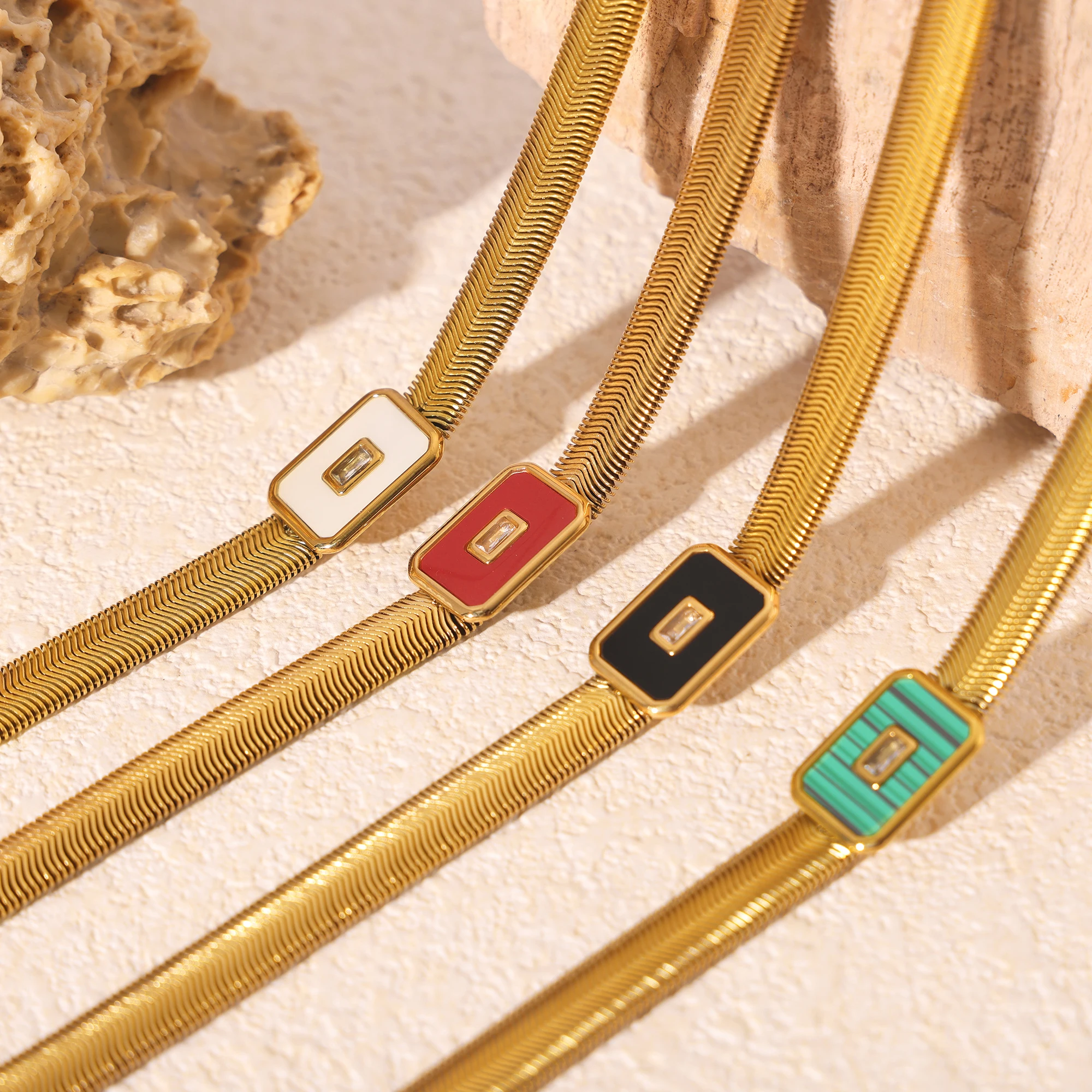 Nivora الذهب اللون الفولاذ المقاوم للصدأ شقة ثعبان سلسلة قلادة سوار للنساء الرجال الملونة مربع مجموعات مجوهرات مقاوم للماء