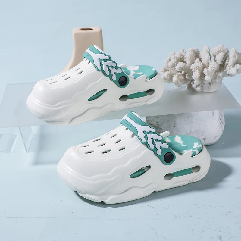 

A pair of children's summer hole shoes, two-way wearing soft and comfortable outdoor beach shoes, sizes 30/31-42/43，AL-2828-TJ