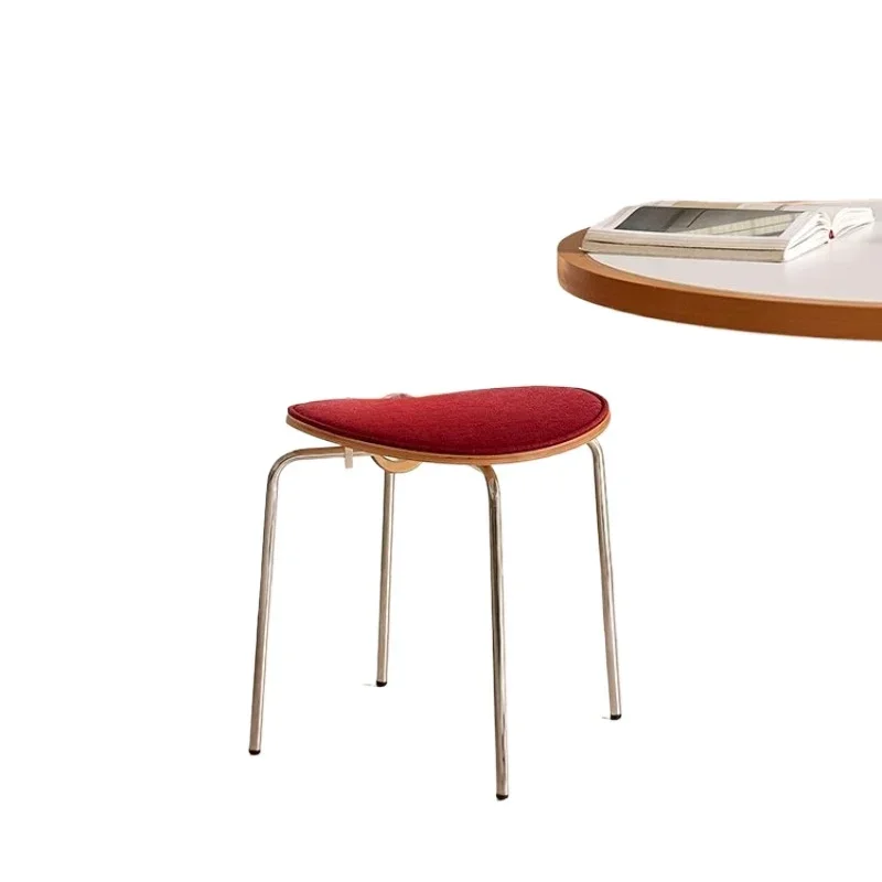 Silla retro de acero inoxidable.