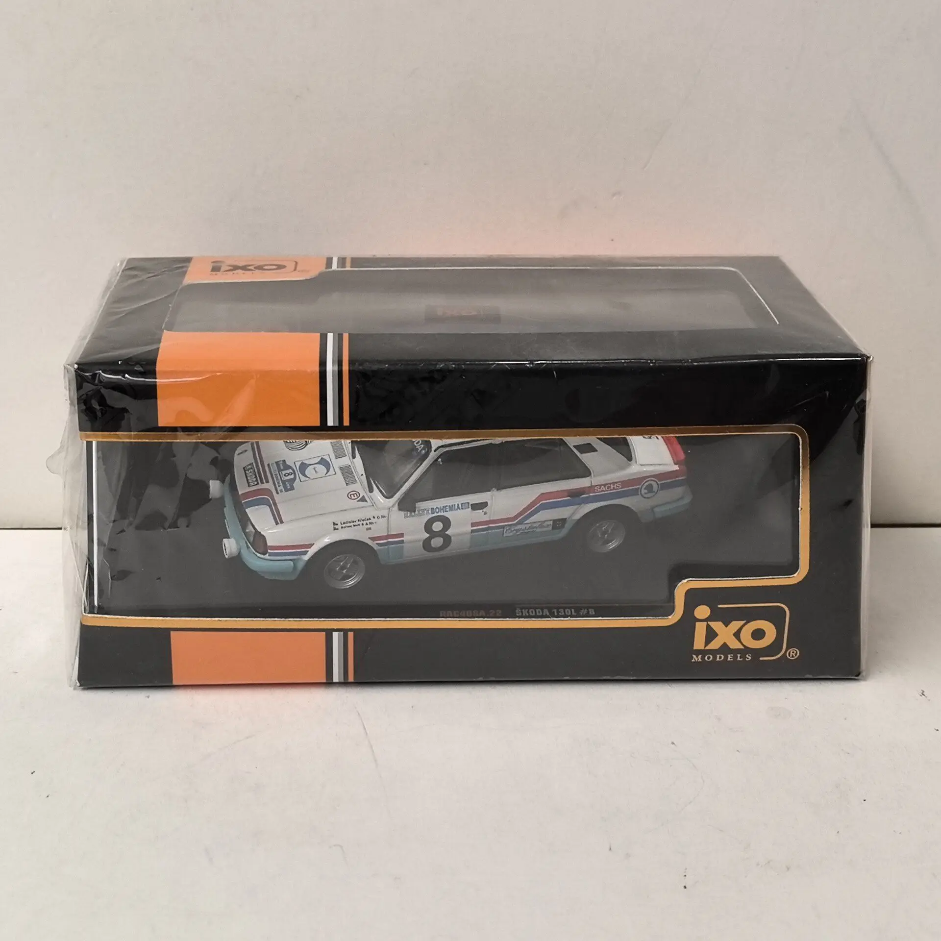 

Модель IXO 1/43 SKODA 130L из литого металла # Модель автомобиля из сплава 8 1988 32