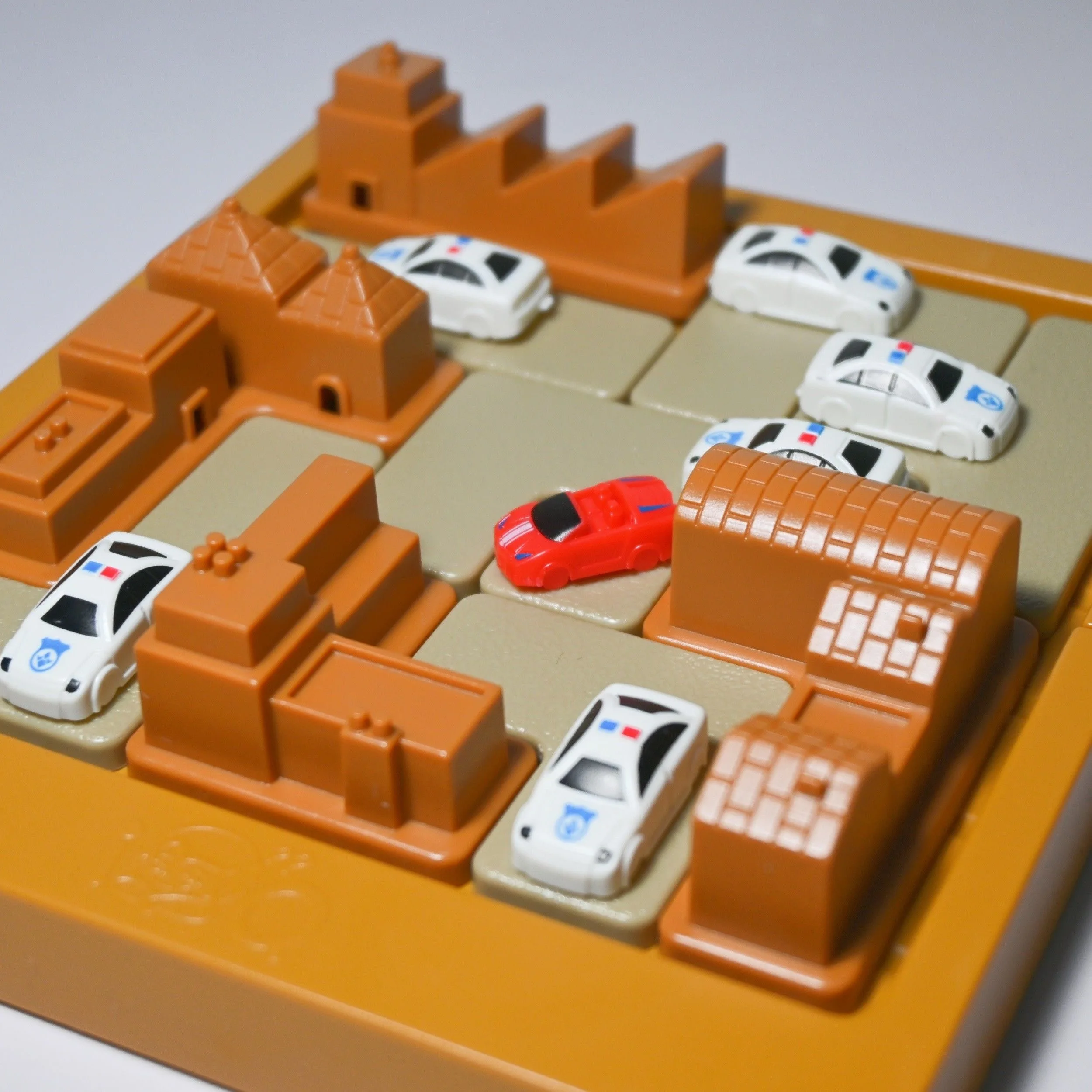 New desktop game, interesting cat and mouse, police and bandits vs. board game. Children's toys suitable for parties.