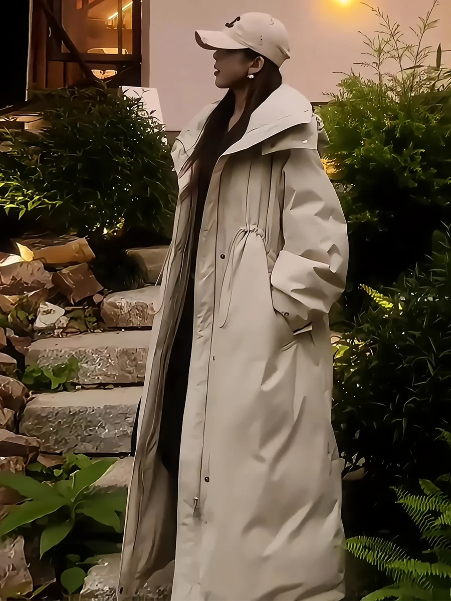 Casaco Feminino de Inverno Novo Chegada, Jaqueta Puffer Branca de Luxo com Capuz e Cordão, Modelo Longo e Fino