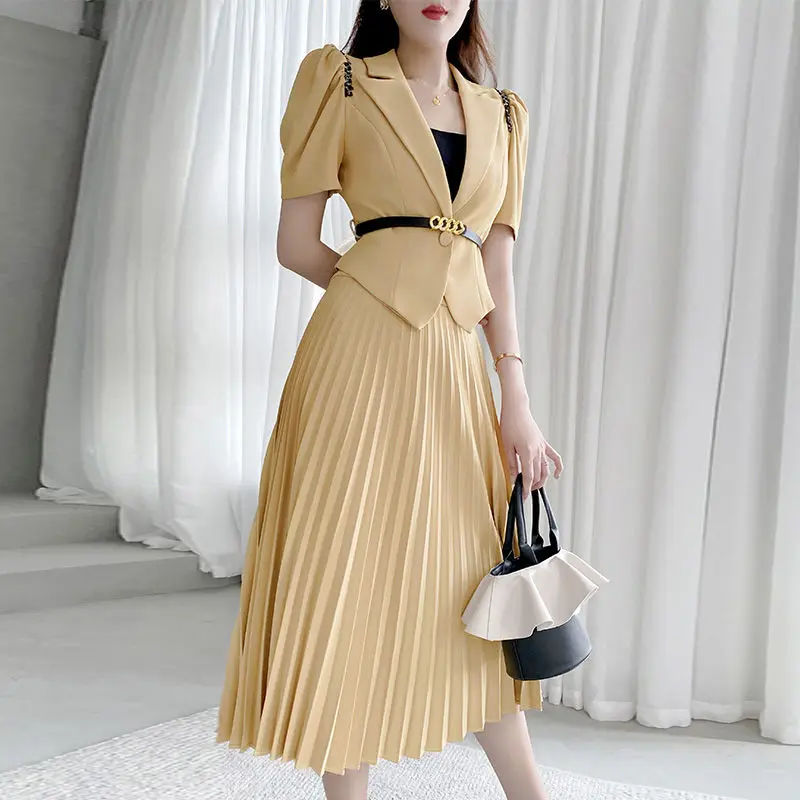 2023 Design Sense Niche Khaki Short Sleeved Suit Pleated Skirt Summer Temperament Half Body Skirt Women's Two-piece Set
