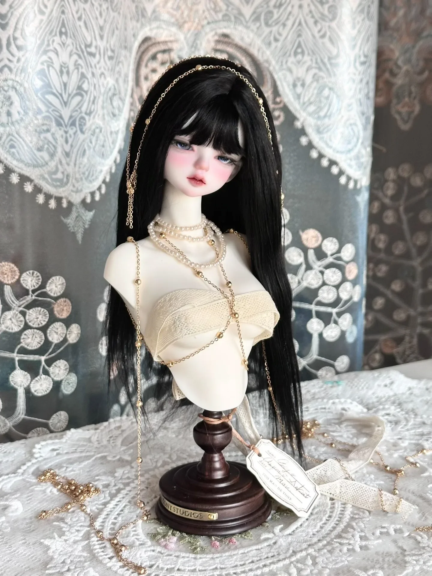 Beautifull 1/4 mohair wig black color hardhead shell bangs hair