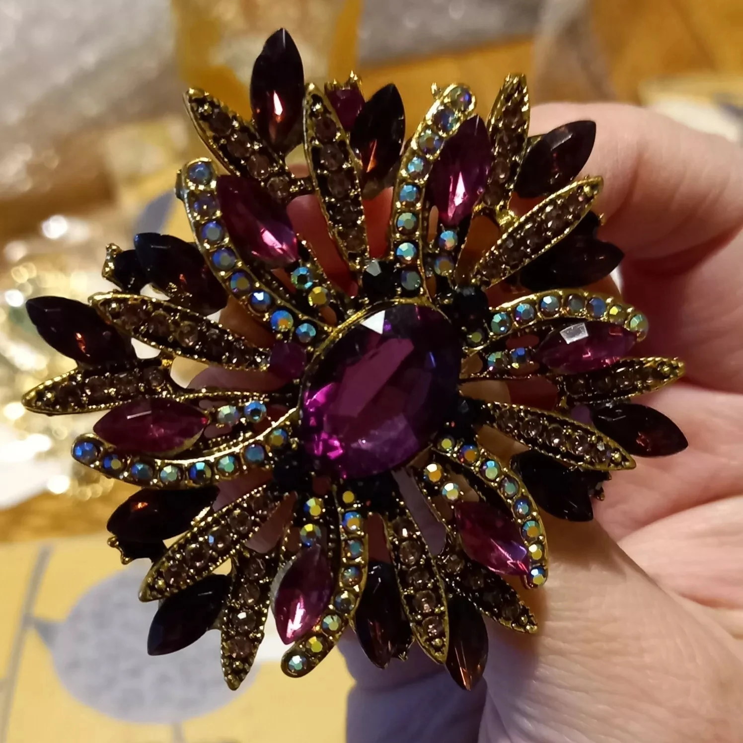 Classic Luxury Crystal Purple Flower Stunning Badges Brooch For Women Men Vintage Exquisite Rhinestone Shining Pin Accessories
