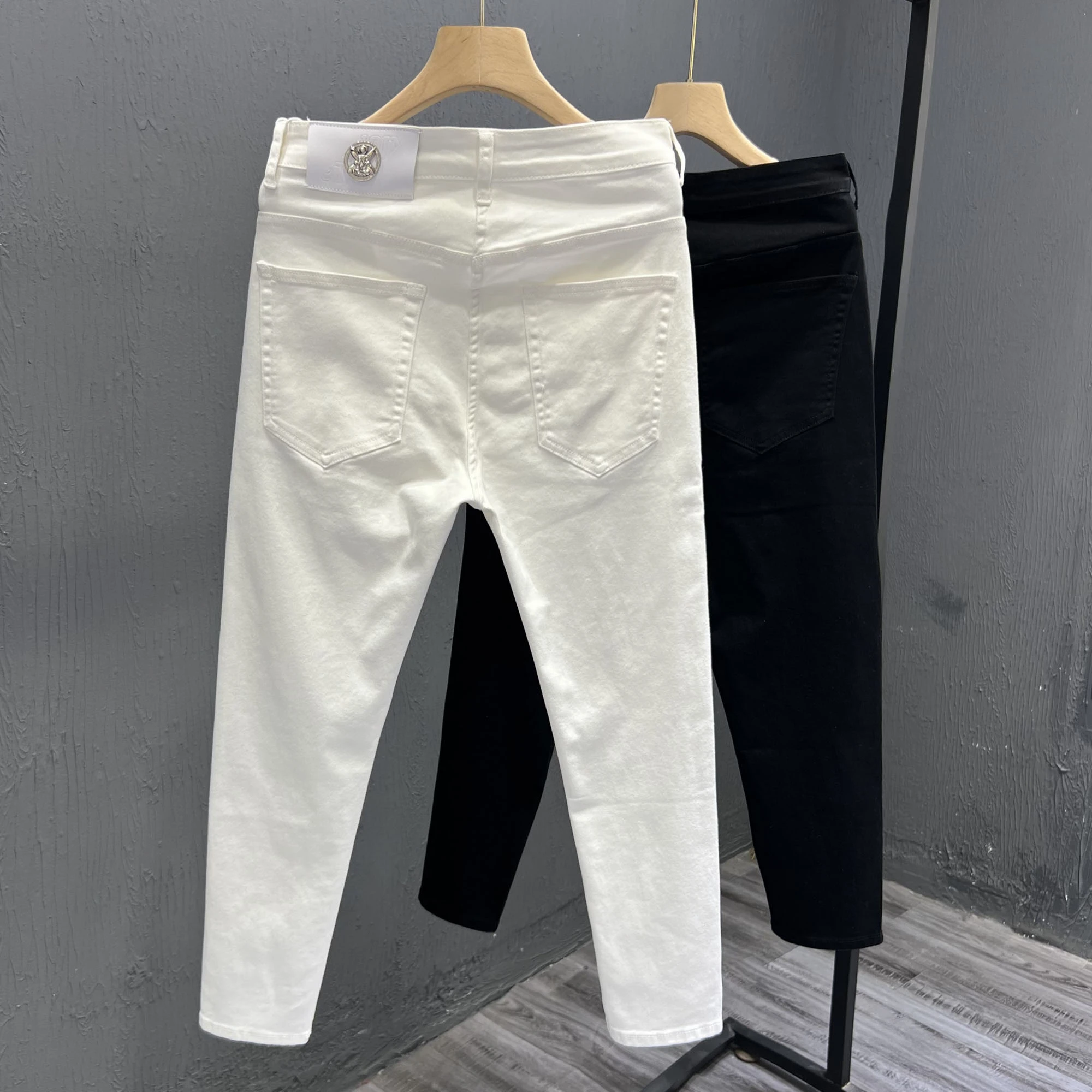 

Модные белые облегающие мужские джинсы в корейском стиле, летние, новые, из хлопка, эластичные, джинсовые, повседневные, длинные брюки с кепками