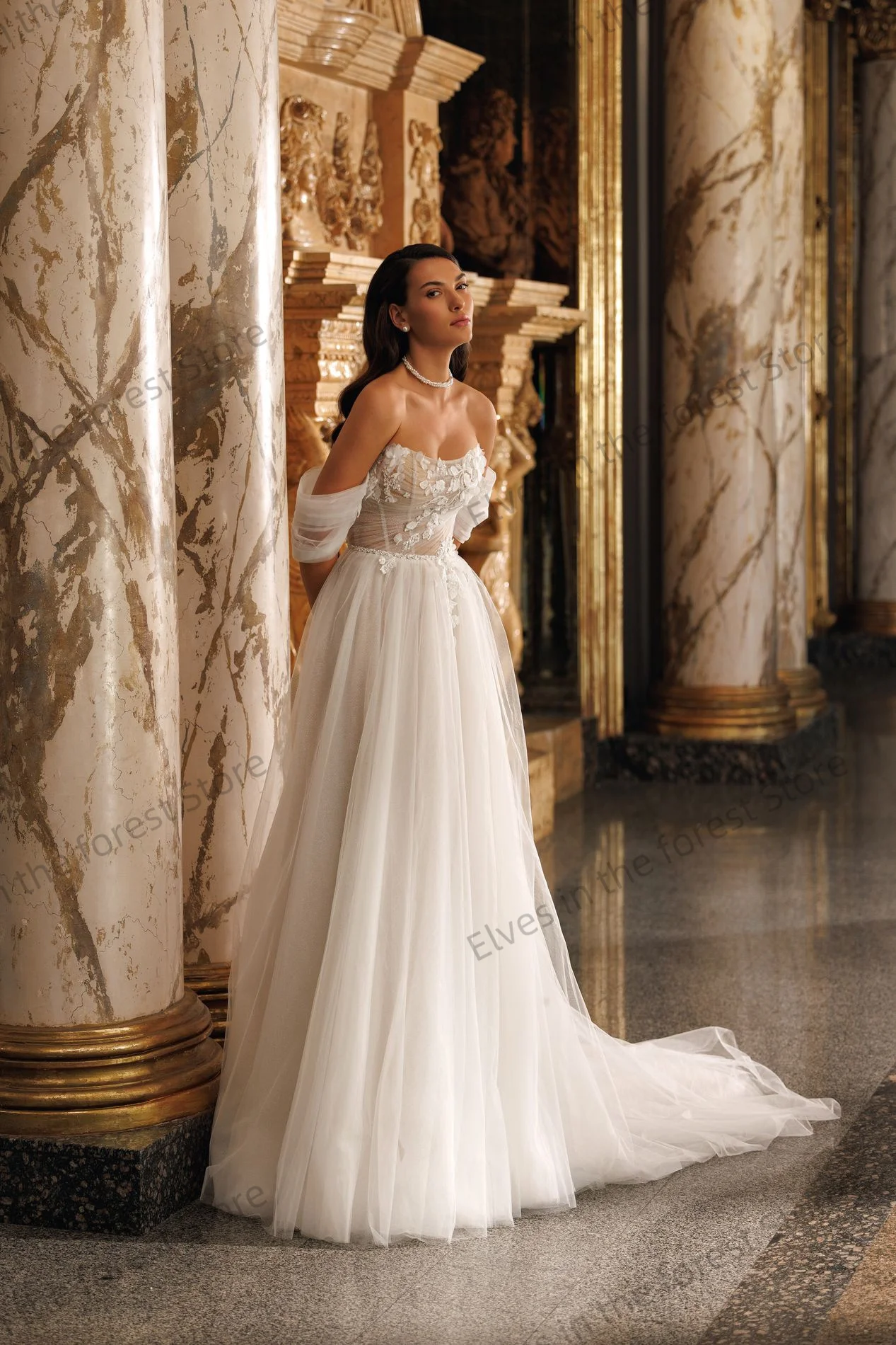 Romantic A Line Wedding Dresses Off Shoulder Lace Appliques Bridal Gowns Charming Long Train Customized Vestidos De Mariee