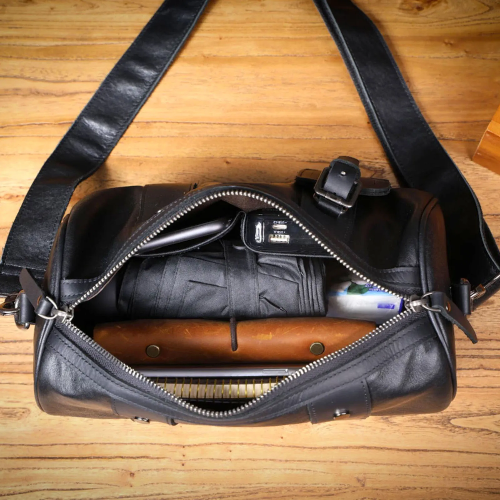 Echte Leder-Umhängetasche für Herren, einfache Rindsledertasche, hochwertiges, pflanzlich gegerbtes Leder, modischer Casual-Stil. – Detail 16