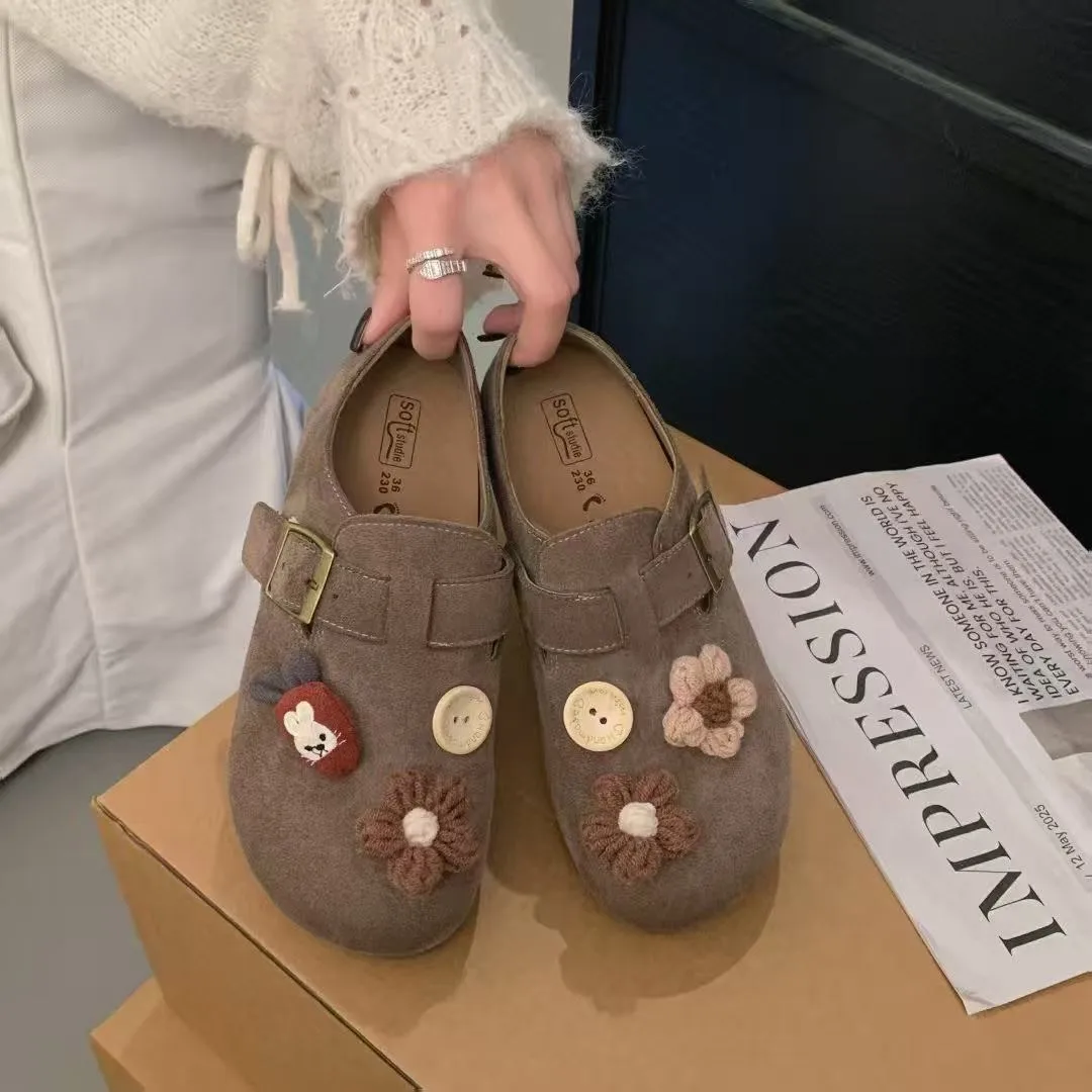 In 2026, the new all-inclusive women's shoes with soft soles and one foot pedal are cute cartoon shoes.