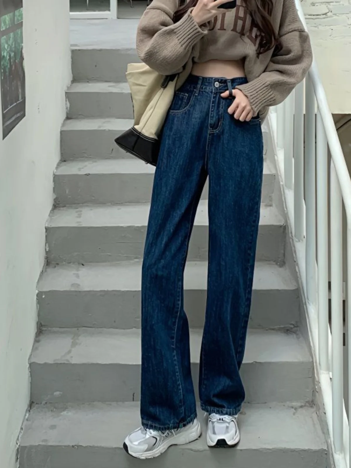 calca-jeans-feminina-azul-vintage-chique-de-cintura-alta-com-perna-larga-solta-e-moderna-para-primavera-outono-com-design-de-corte-reto-e-detalhe-de-orelheiras