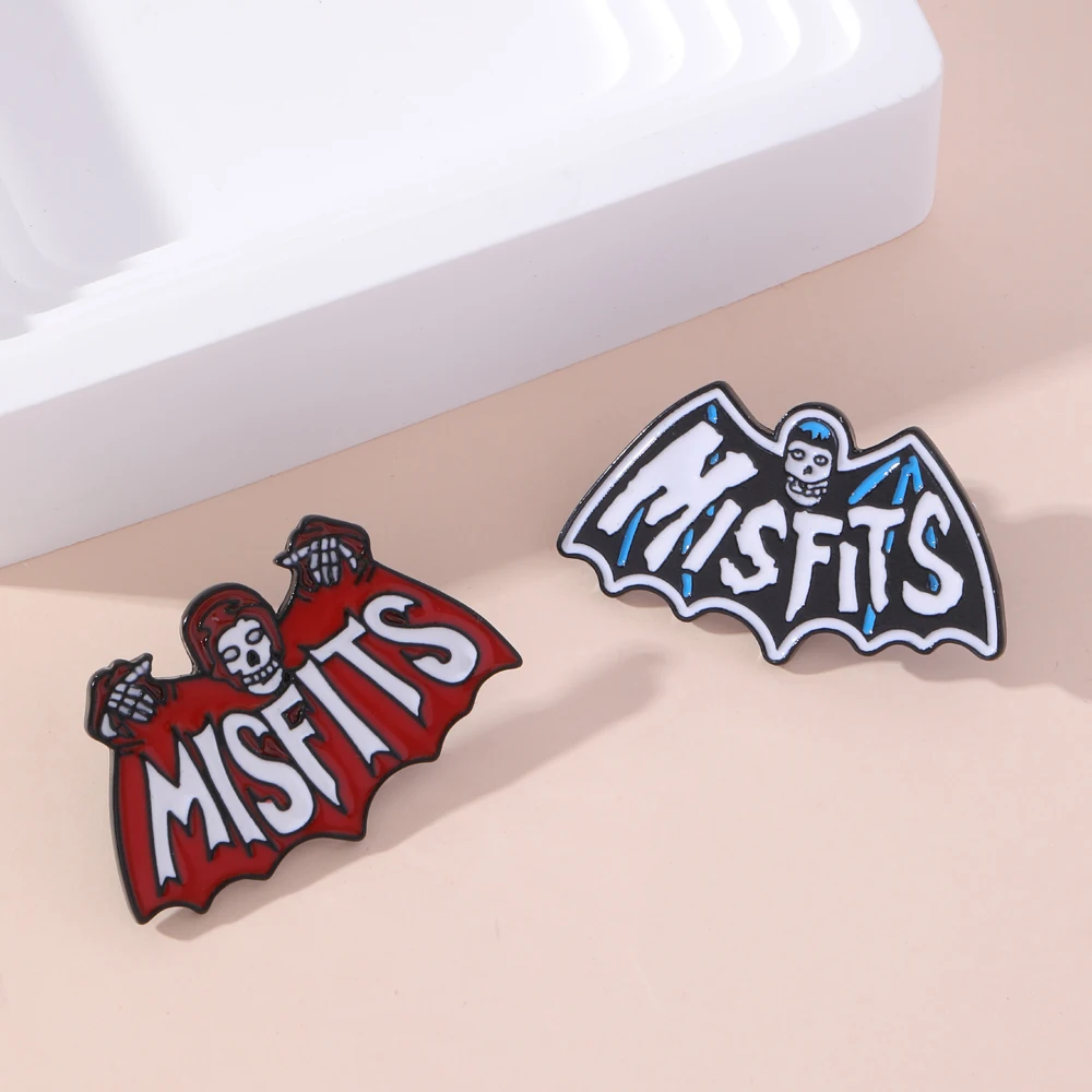 2 Pcs/Set Personality Misfits Bat Skull Pins Sinister Red Blue Colors Enamel Brooches For Bag Clothes Decoration