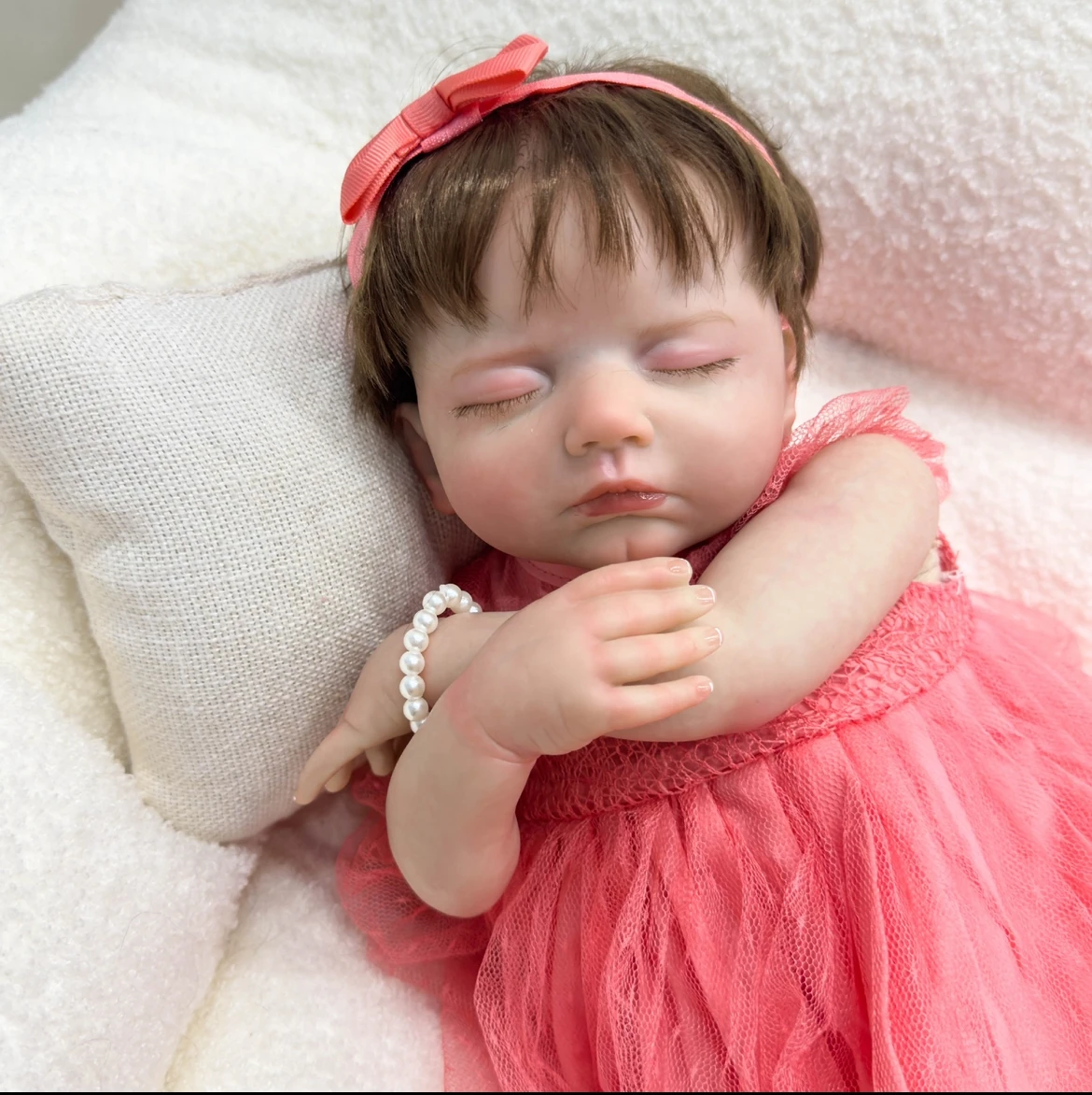 평화로운 수면 표현을 갖춘 실물 같은 20" 사라 다시 태어난 인형 수제 패션 컬렉션 어린이를 위한 완벽한 크리스마스 선물