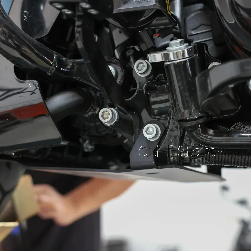 Picture 5: Motorcycle Accessories Lower Engine Protection For Road Glide FLTRX FLTRXSTSE Street Glide FLHX 2024 2025 Lower Skid Plate