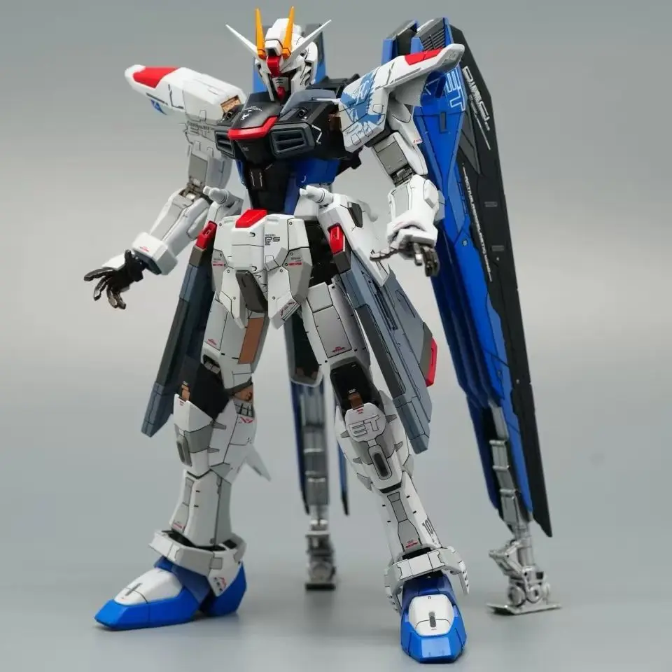 Em estoque supa fm 1/100 liberdade montagem modelo base de brinquedo limitada ZGMF-X10a ver. gcp ko shanghai estátua em pé figura de ação presentes