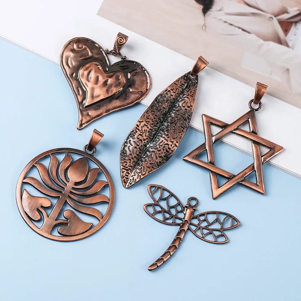 إكسسوارات DIY: إكسسوارات ملابس عصرية على شكل قلب اليعسوب الأحمر القديم