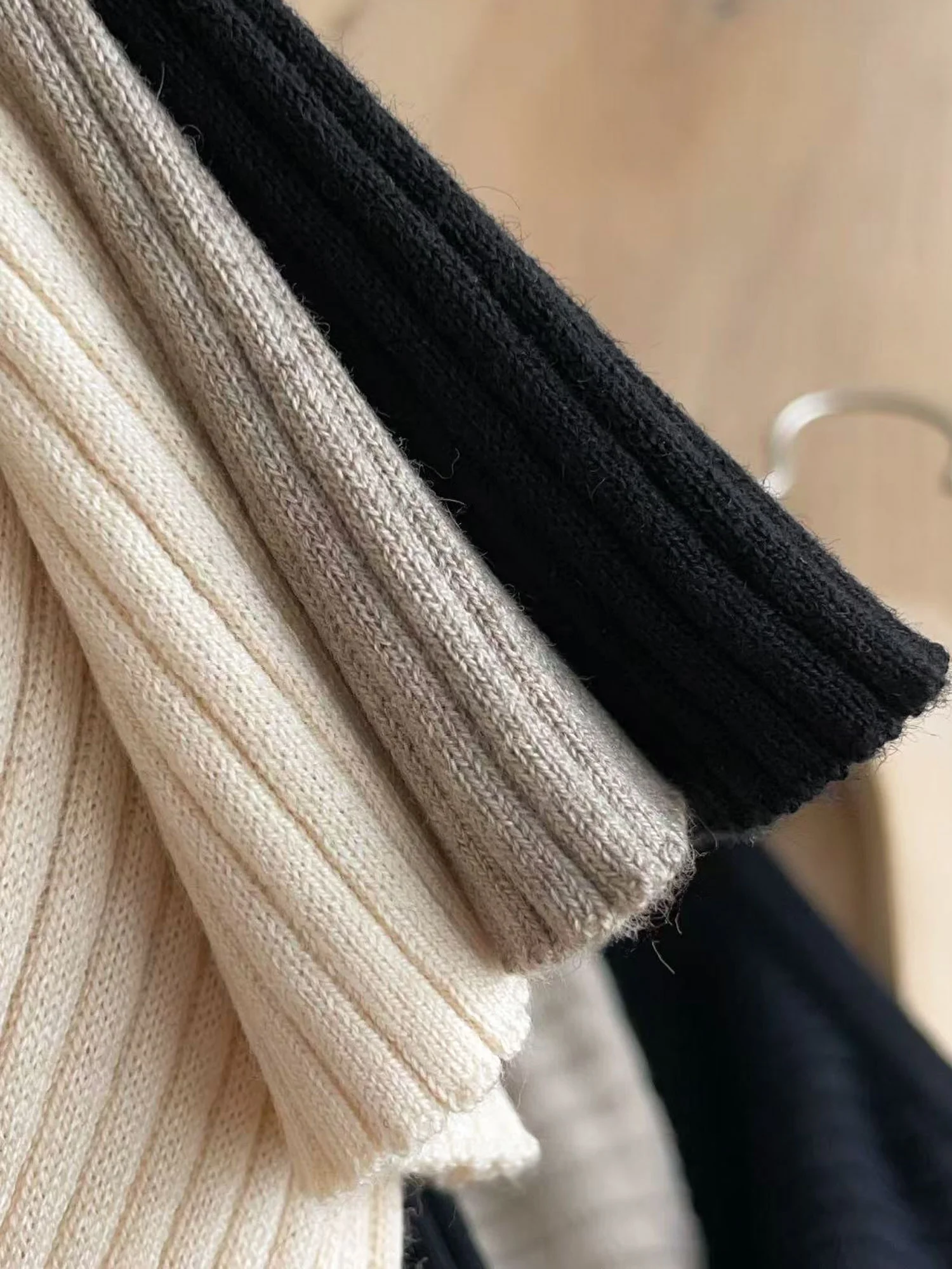 كارديجان نوكسياو لا سيليكت 2025 الجديد للخريف، تصميم أنيق ضيق مضلع بزر واحد، محبوك مفتوح على الطراز الكوري بأكمام طويلة وياقة...