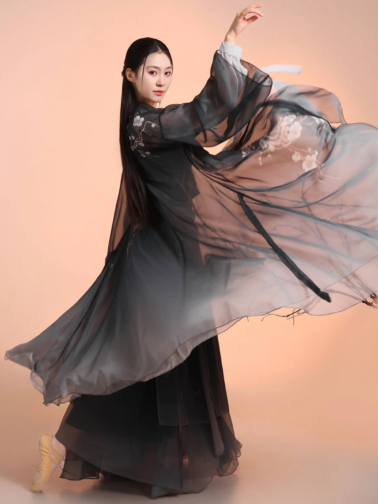 

Новинка 2025: Женский костюм для джазовых танцев в старинном стиле — пышная юбка, шаль, струящийся халат, этнический наряд для сценических выступлений