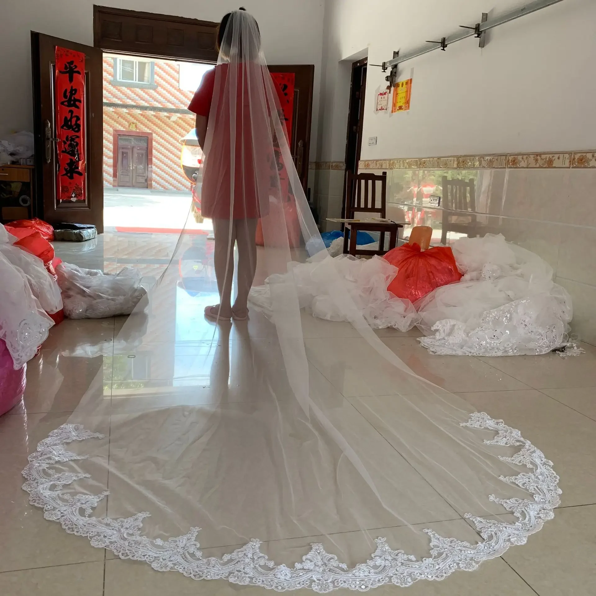 

Real Photos Long High Quality Lace Bridal Veil with Comb 3.Meters 1 Layer Cathedral White Iovry Wedding Accessories