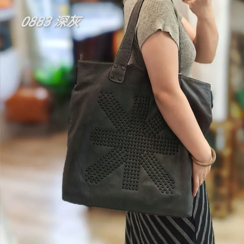 

European and American retro top layer cowhide rivet shoulder bag, personalized fashion temperament, rock motorcycle women's bag
