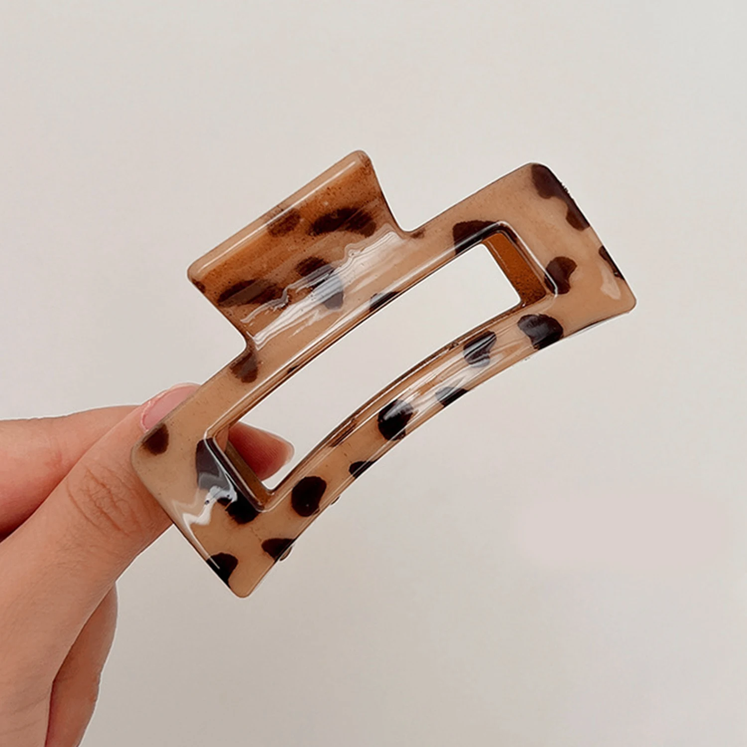 

Французский ретро леопардовый зажим в виде акулы, крестообразный зажим, захватывающий зажим для купания, зажим на затылке, элегантная пластина, шпилька для волос, темперамент, женский