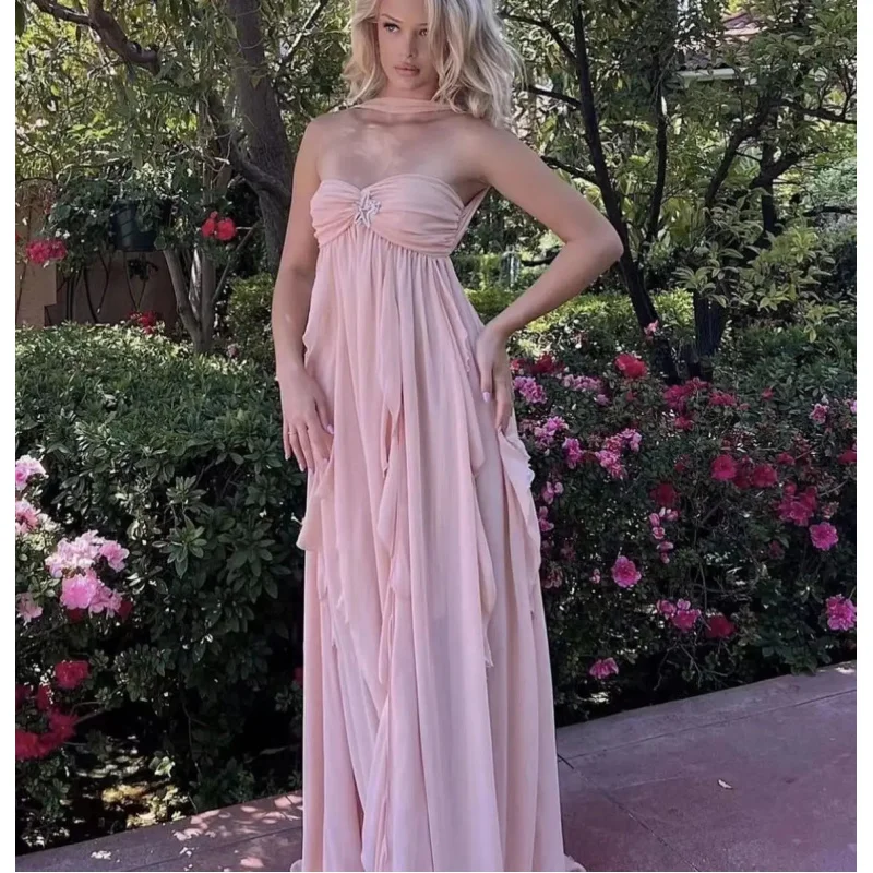 Elegante Abito da Sera in Chiffon con Scollo all'Americana Stile Francese, Top a Tubino Sexy, Balze Irregolari, Spacco e Schiena Scoperta, Vestito da Sposa Bianco