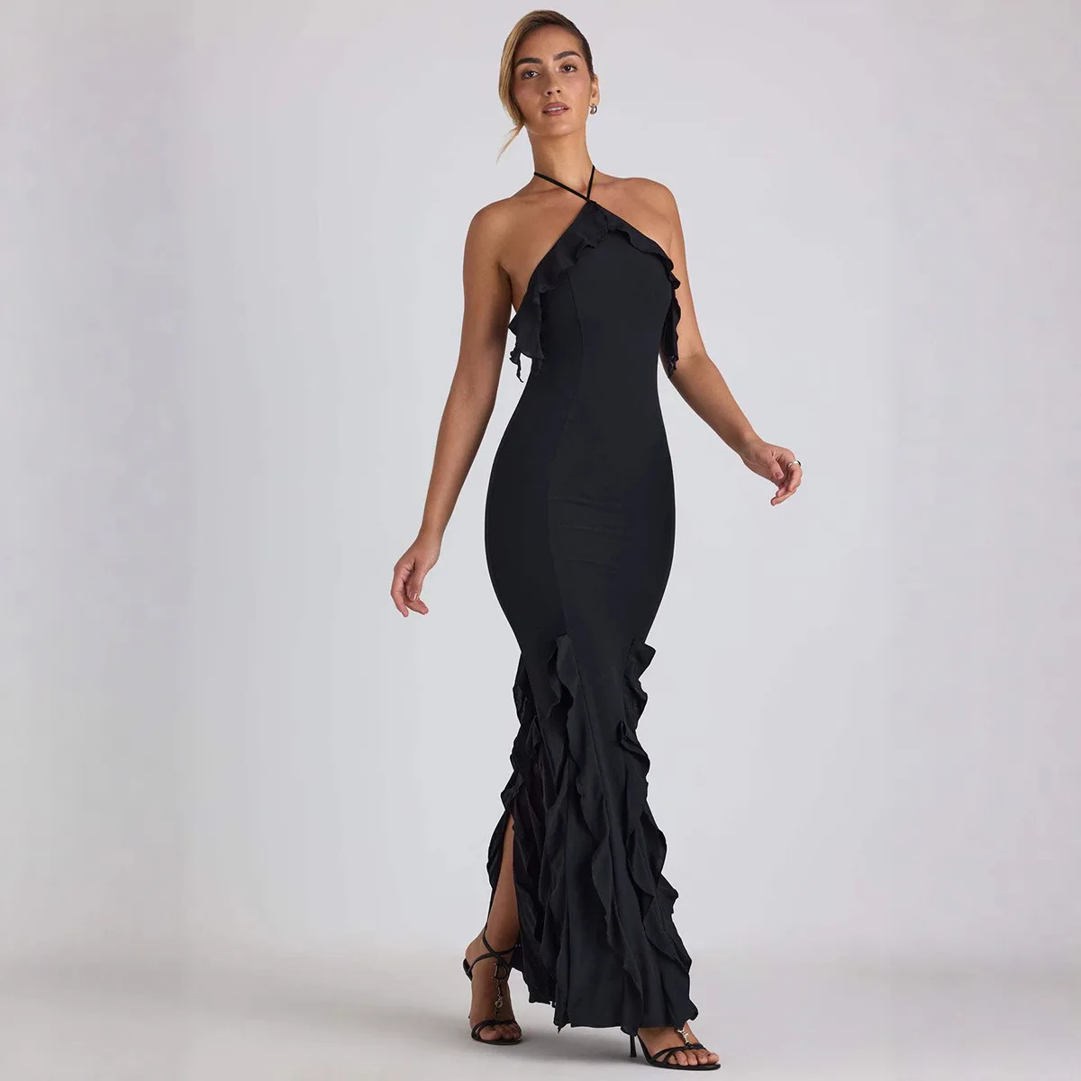 ชุดเดรสสตรีคอห้อย, กระเป๋าเป้สัมผัส, ขอบระบายสะโพก, เอฟเฟกต์จับจีบและหลบตา, ชุดราตรี