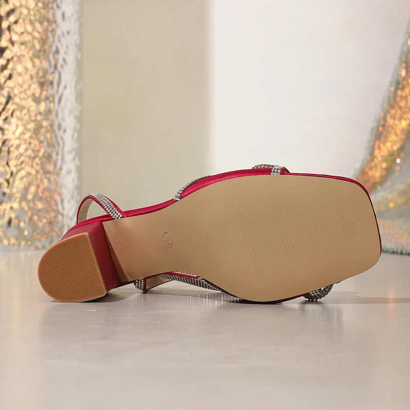 Eilyken فراشة كونت كريستال كريستال ساحة تو النساء الصنادل الصيف أنيقة عالية الكعب مشبك حزام أحذية حفلات الزفاف