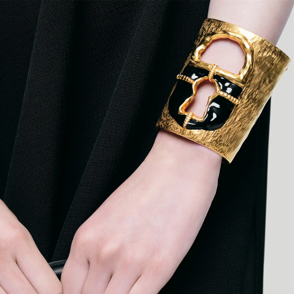 

Fashion Show Alloy Metal Lock Cuff Bracelet For Women, Punk Exaggerated Hand Open Bangles Accessories
