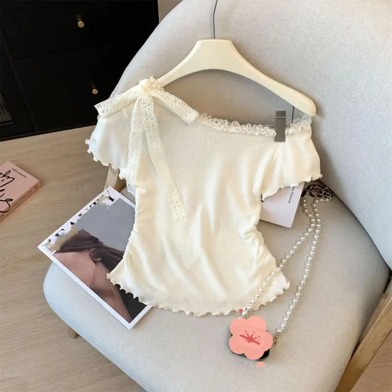 Puro desejo doce renda borda ombro inclinado manga curta camiseta para mulheres verão moda novo estilo laço cintura apertado topo