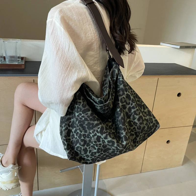 High Quality Explosive Leopard Print Canvas for Women 2024 New High-capacity Crossbody Wide Shoulder Strap Tote Bag for Women