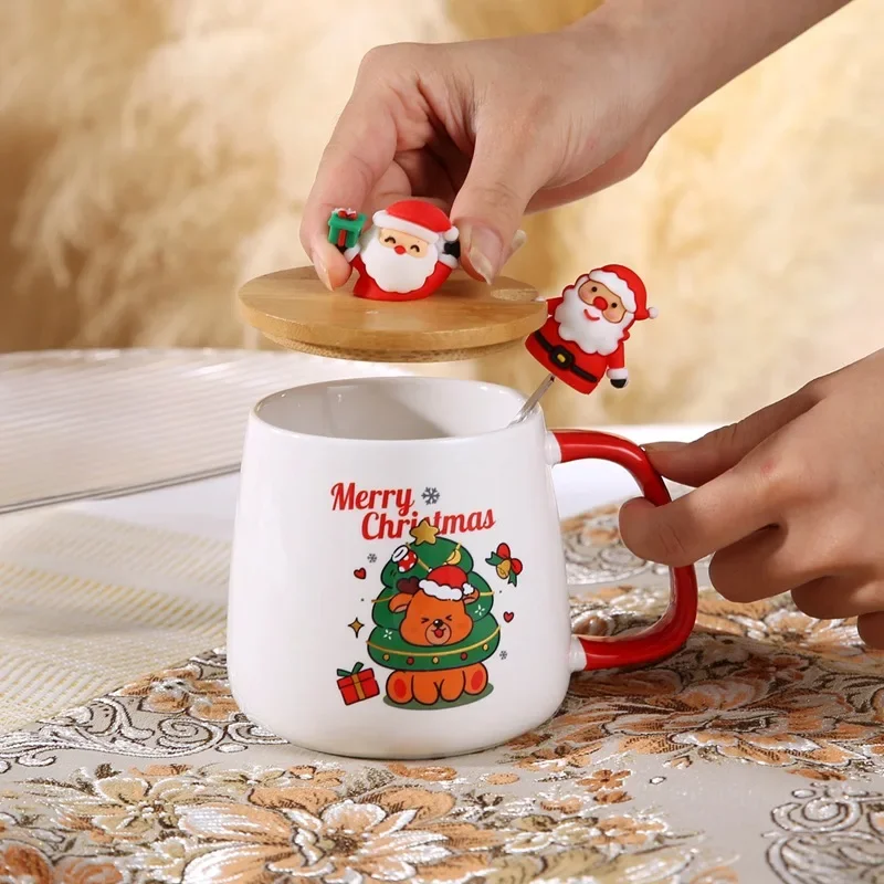 Ceramiczny kubek do kawy z motywem świątecznym، Sviktym Mikoeljama i reniferem، z pokrywkou i lyżeczką، المثالية na present speelątec