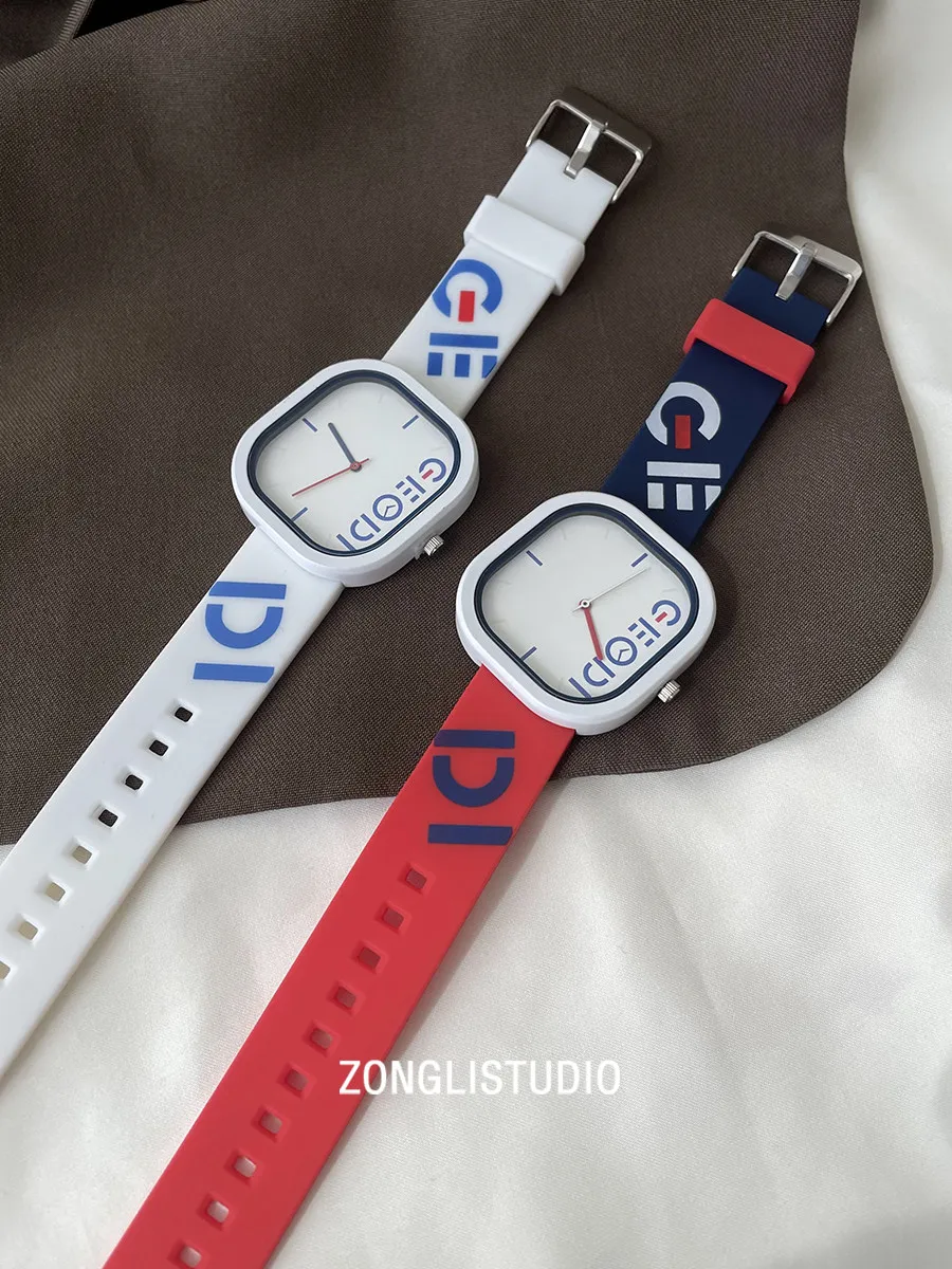 Stylish Sports-Style Square Watch With Silicone StrapA Perfect Gift For Girlfriends Or Female Students A Trendy Watch For Women.