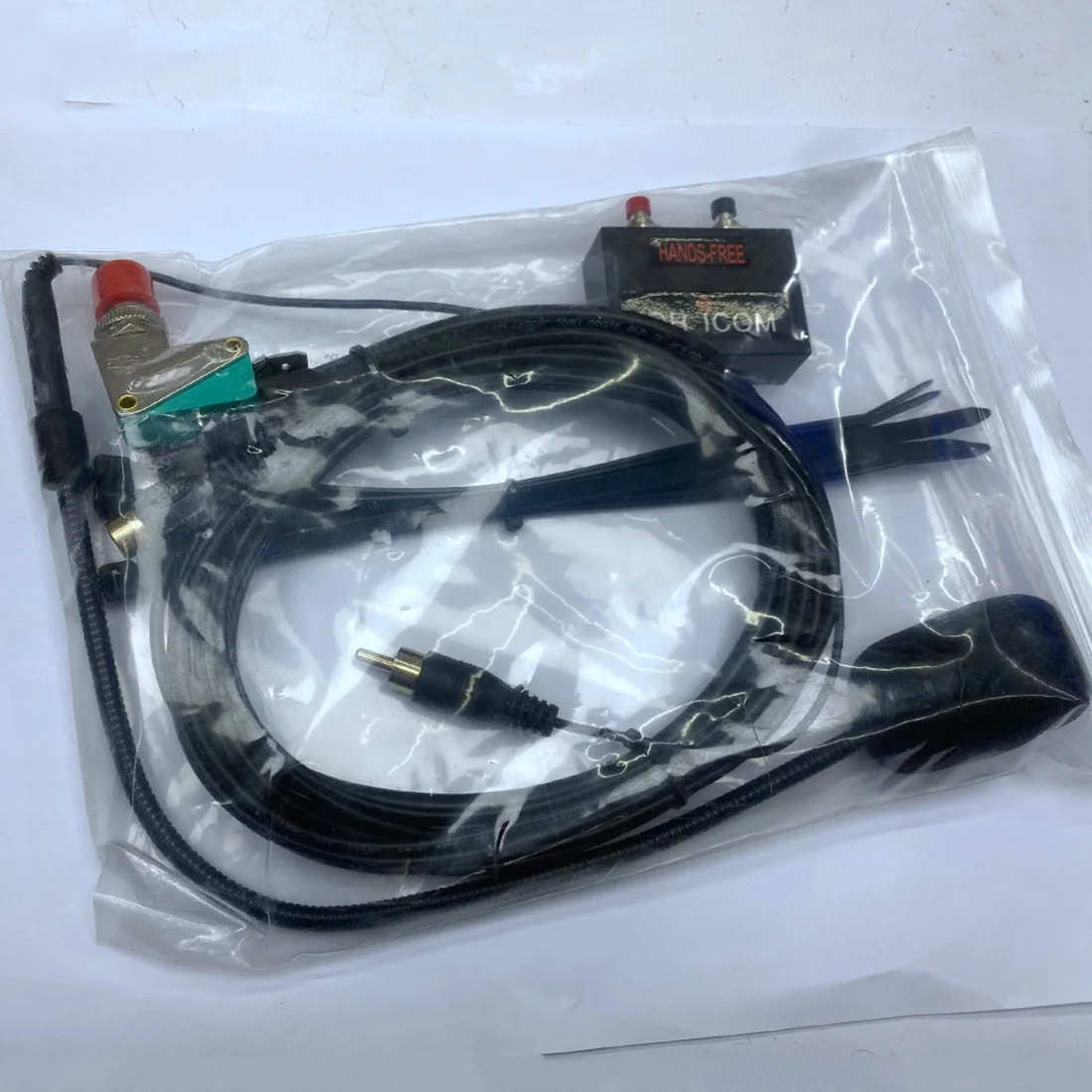 Finger PTT 8 Pin Hands-Free Microphone For ICOM IC2200H IC-2200H IC2720 IC-2720 IC2820 IC-2820 IC2730 IC-2730 Radio