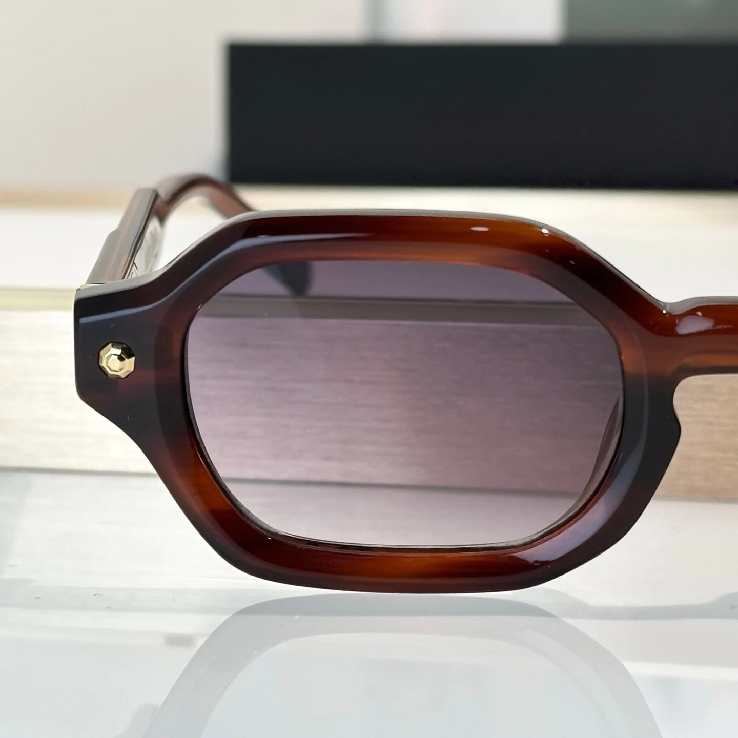 Project 05 Fashion Sunglasses Man Woman,Iconic Gold Rivet Polygon Design,UV Blocking Gradient Lens,Elevate Your Outfit