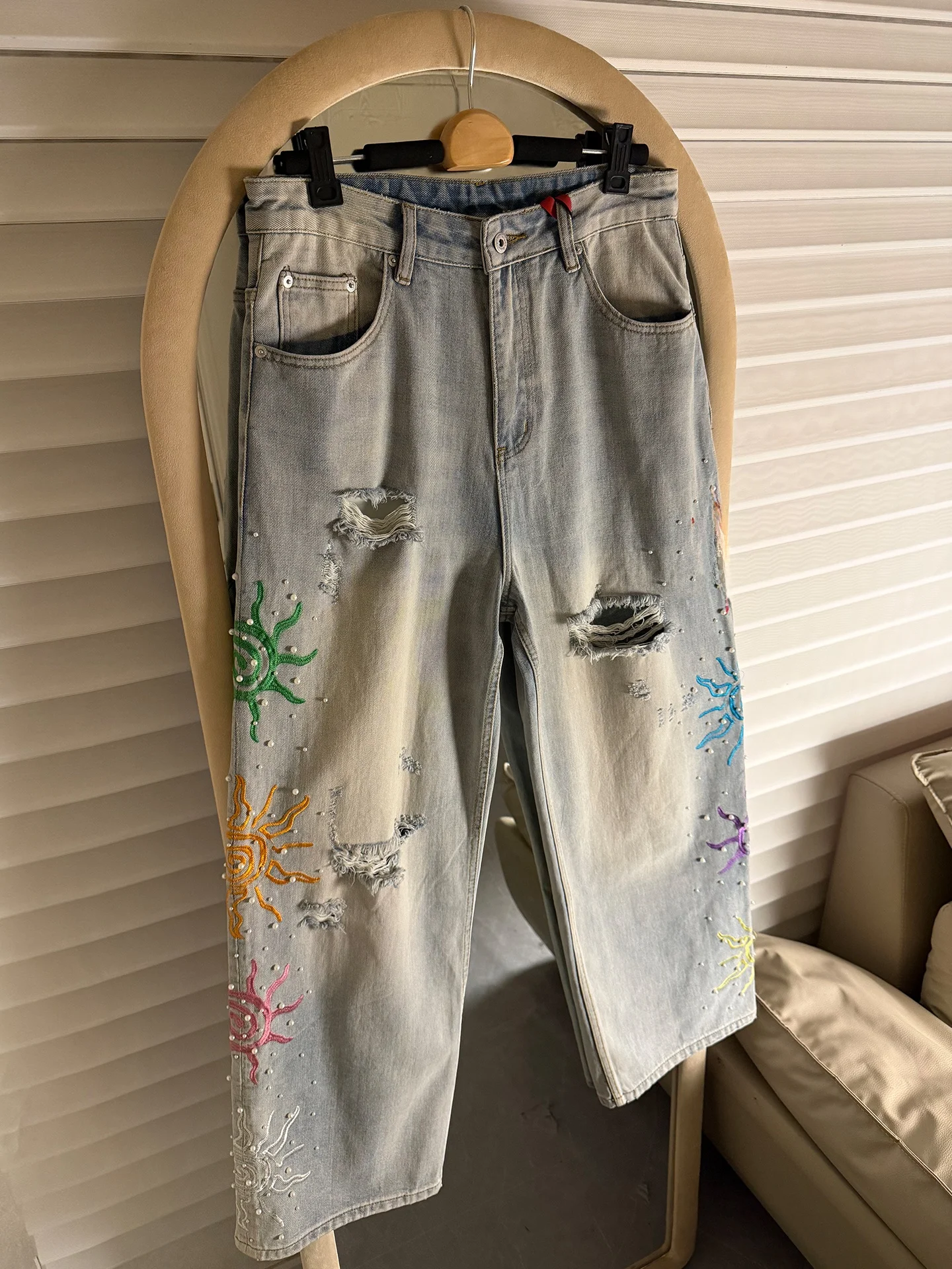 Calça Jeans Unissex Estilo Parisiense com Bordado Pesado e Pérolas, Design Americano, Rasgada, Solta, Perna Reta, Moda Jovem