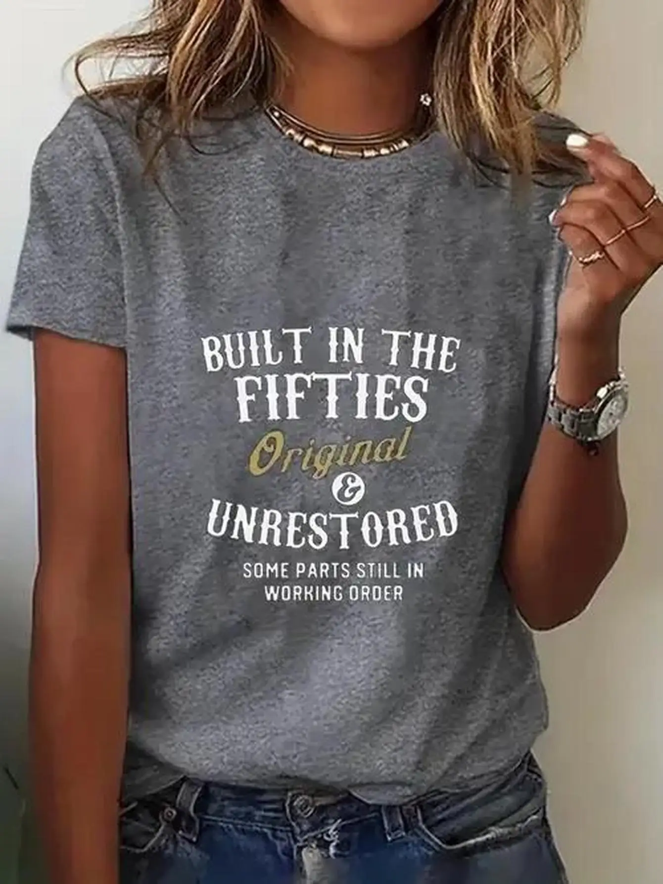 [Trebalena Graphic Tee] Camiseta feminina confortável com estampa grande "Vintage 'Construído nos anos Cinquenta' Camiseta gráfica para mulheres casual